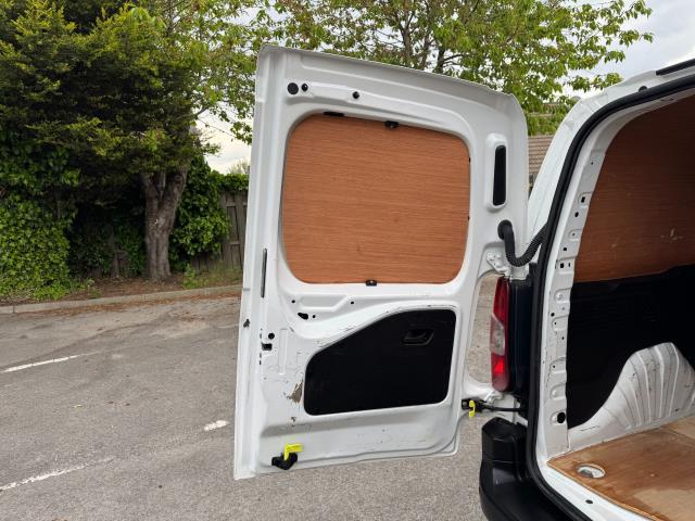 2021 Vauxhall Combo Cargo 2300 L2 1.5 Turbo D 100Ps H1 Dynamic Van (DW21AUU) Image 55