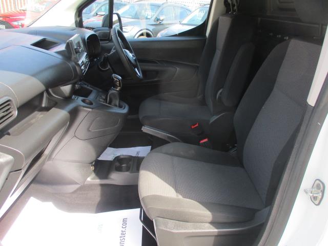 2020 Vauxhall Combo Cargo 2300 1.5 Turbo D 100Ps H1 Sportive Van (DW69BGE) Image 28