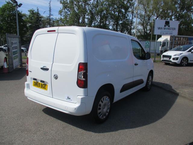 2020 Vauxhall Combo Cargo 2300 1.5 Turbo D 100Ps H1 Sportive Van (DW69BGE) Image 4