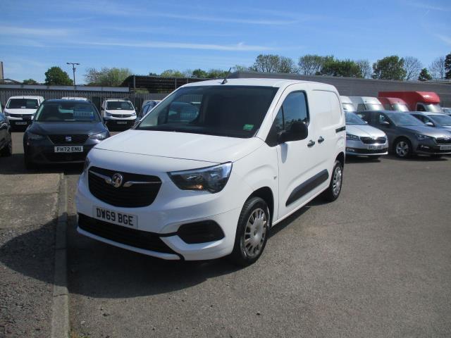 2020 Vauxhall Combo Cargo 2300 1.5 Turbo D 100Ps H1 Sportive Van (DW69BGE) Image 9