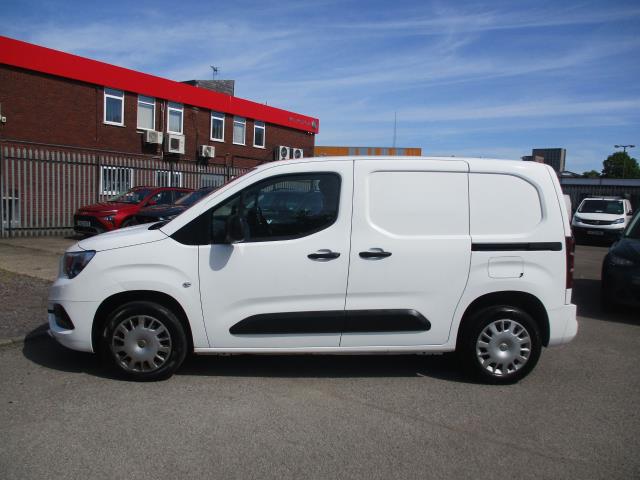 2020 Vauxhall Combo Cargo 2300 1.5 Turbo D 100Ps H1 Sportive Van (DW69BGE) Image 8