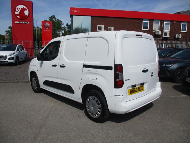 2020 Vauxhall Combo Cargo 2300 1.5 Turbo D 100Ps H1 Sportive Van (DW69BGE) Image 7