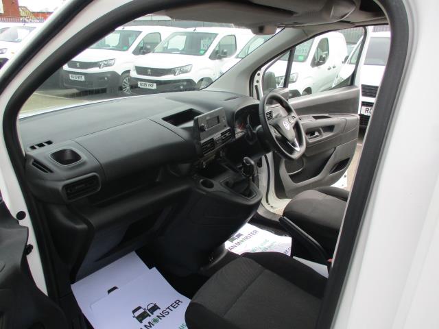 2020 Vauxhall Combo Cargo 2300 1.5 Turbo D 100Ps H1 Sportive Van (DW69BNK) Image 16