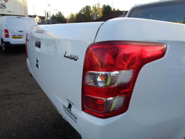 2019 Mitsubishi L200 Double Cab Di-D 151 4Life 4Wd (DX69OVP) Image 12