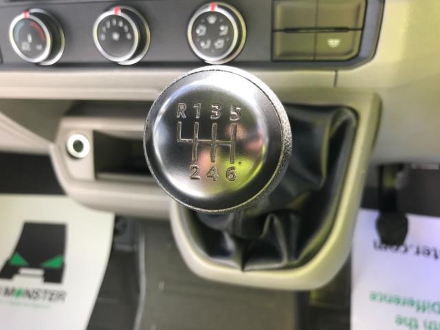2021 Volkswagen Crafter CR35 2.0 TDI 140PS STARTLINE BUS ETG LUTON [TAIL LIFT] EURO 6 (DX71XUR) Image 15
