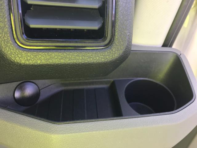 2021 Volkswagen Crafter CR35 2.0 TDI 140PS STARTLINE BUS ETG LUTON [TAIL LIFT] EURO 6 (DX71XUR) Image 19