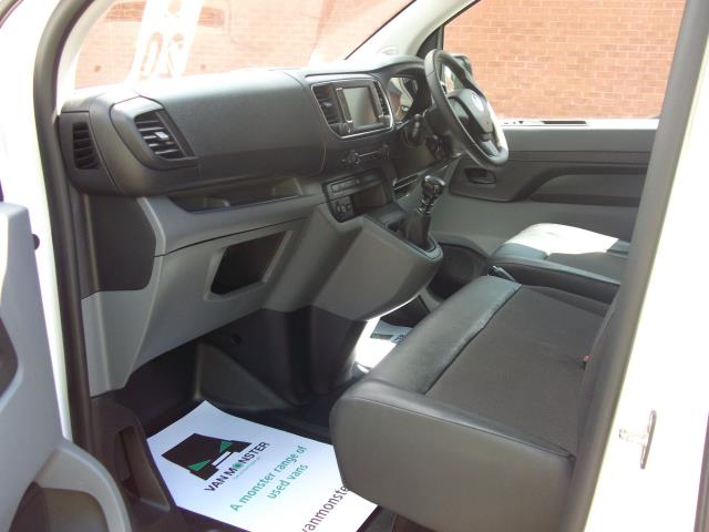 2022 Vauxhall Vivaro 3100 2.0D 145Ps Dynamic  L2 H1 Van (DY22KLM) Thumbnail 28