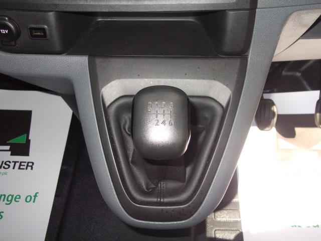 2022 Vauxhall Vivaro 3100 2.0D 145Ps Dynamic  L2 H1 Van (DY22KLM) Image 27