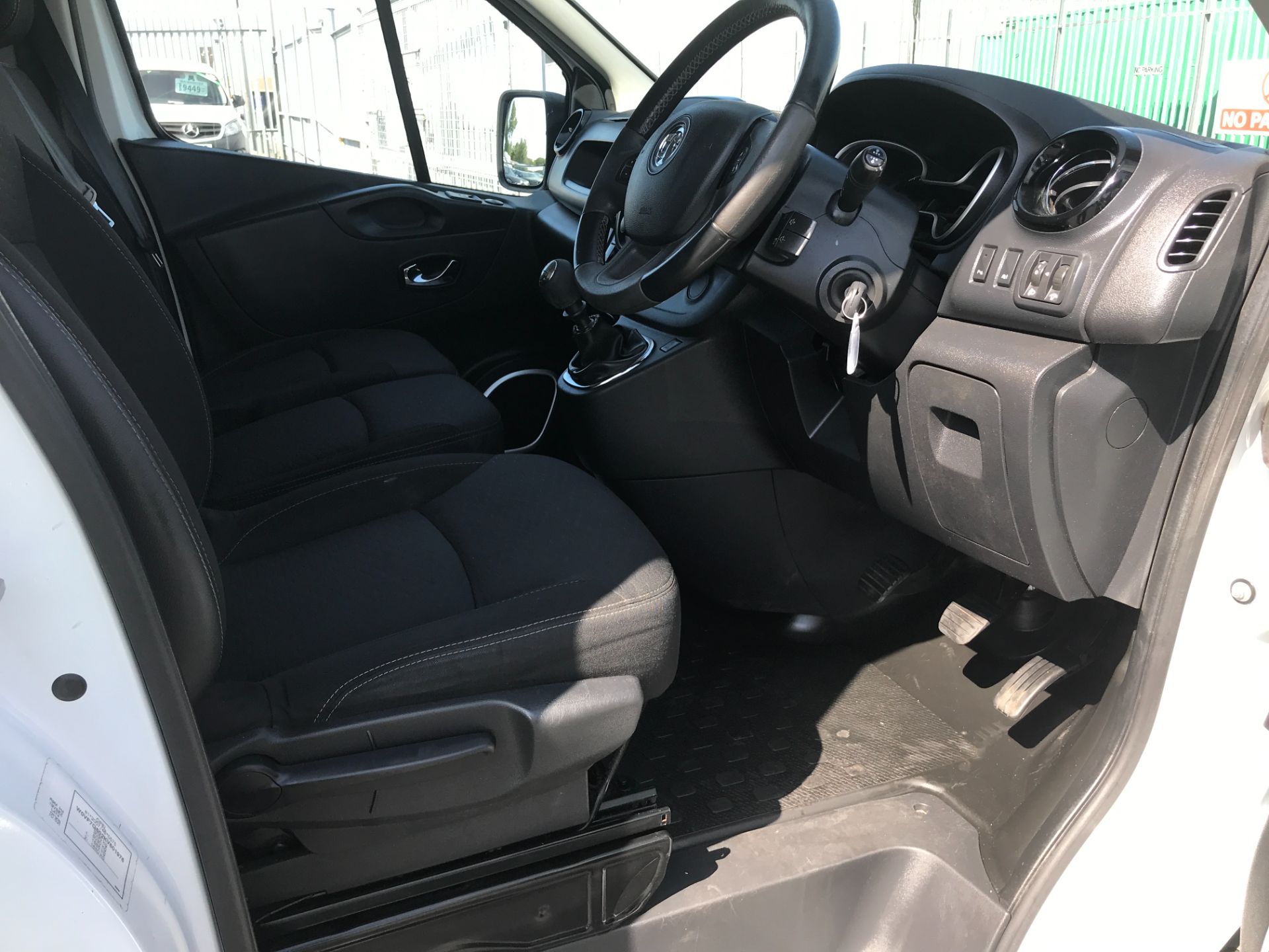 2018 Vauxhall Vivaro 2900 L2 H1 1.6CDTI 120PS SPORTIVE EURO 6 (DY68XXT) Thumbnail 16