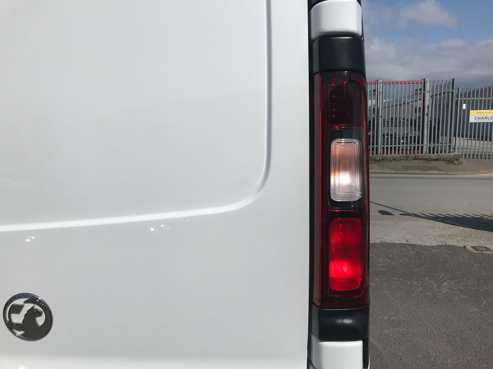 2018 Vauxhall Vivaro 2900 L2 H1 1.6CDTI 120PS SPORTIVE EURO 6 (DY68XXT) Image 33