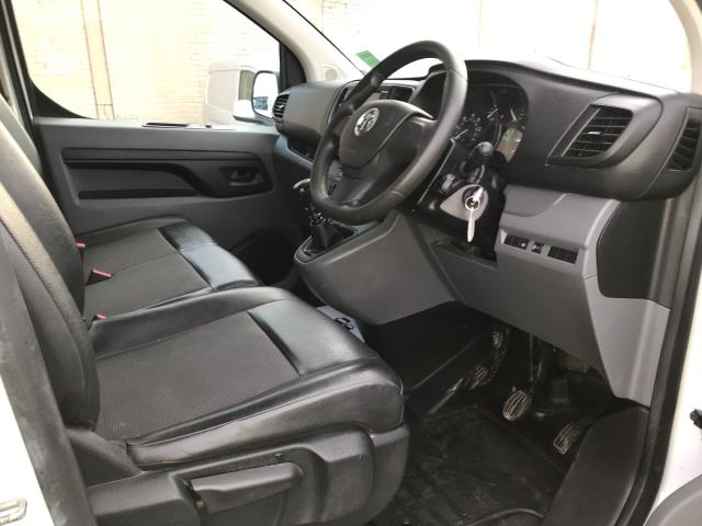 2019 Vauxhall Vivaro 2900 L2 H1 1.5D 100PS SPORTIVE EURO 6 (DY69EPC) Thumbnail 17