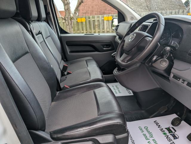 2019 Vauxhall Vivaro 2900 1.5D 100Ps Sportive H1 Van (DY69WKG) Image 26