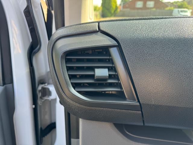2022 Vauxhall Vivaro 2900 1.5D 100Ps Dynamic H1 Van (DY72MYL) Image 39
