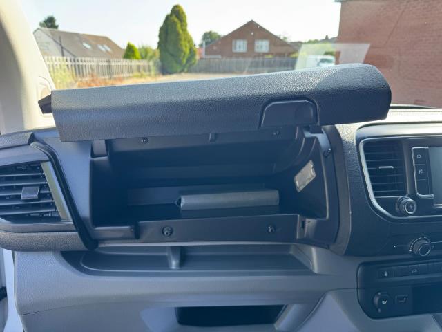 2022 Vauxhall Vivaro 2900 1.5D 100Ps Dynamic H1 Van (DY72MYL) Image 38