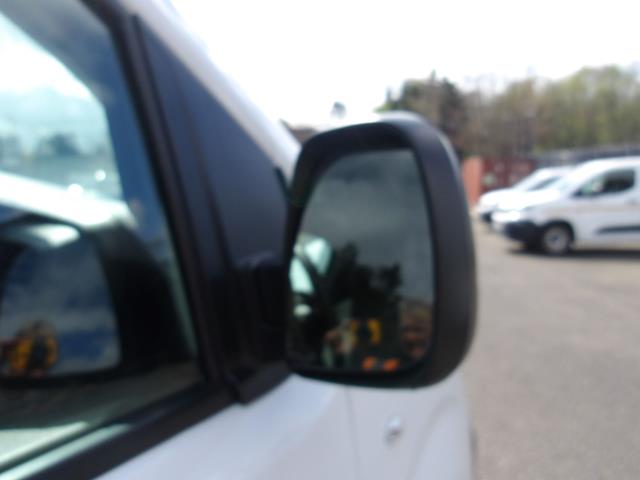 2022 Vauxhall Vivaro 2900 1.5D 100Ps Dynamic H1 Van (DY72OLO) Image 15