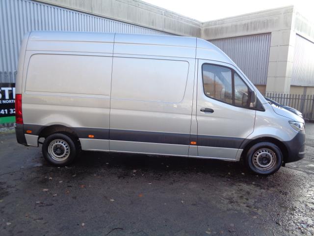 2019 Mercedes-Benz Sprinter 3.5T H1 Van L2 H1 FWD (EW19PGX) Image 3