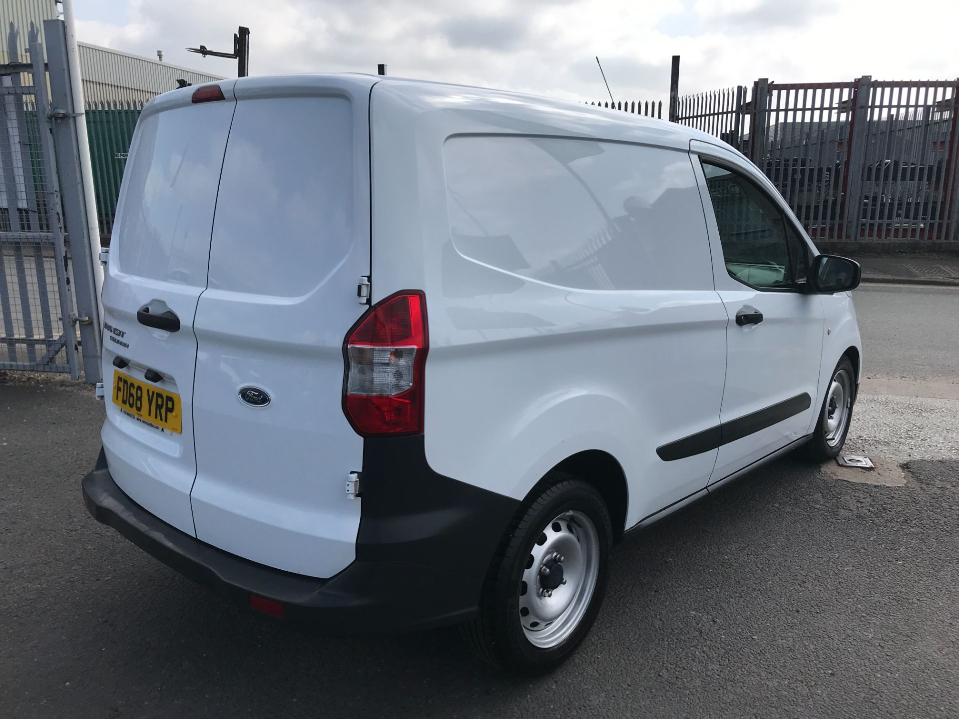 2019 Ford Transit Courier 1.5TDCI 75PS EURO 6 (FD68YRP) Image 3