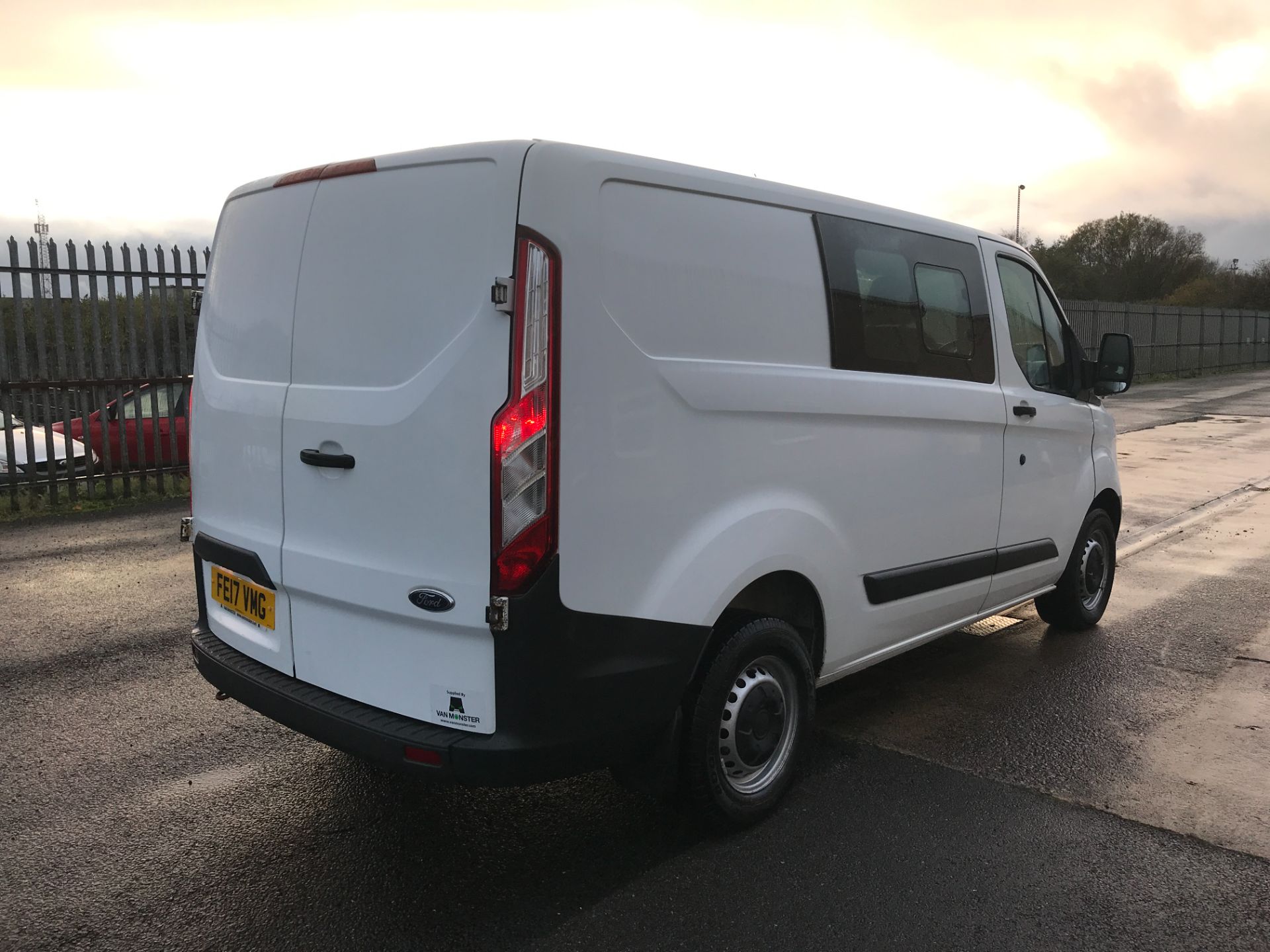 2017 Ford Transit Custom  290 L1 2.0TDCI 105PS LOW ROOF DOUBLE CAB EURO 6 (FE17VMG) Image 3