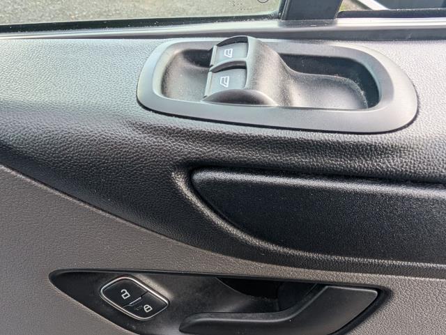 2022 Ford Transit Custom 2.0 Ecoblue 130Ps Low Roof Kombi Leader Van L2 *9seater* (FG72CGV) Image 19