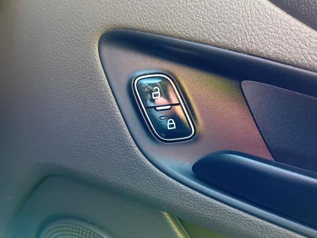 2022 Ford Transit Custom 300 L1 2.0TDCI 105PS LOW ROOF DOUBLE CAB EURO 6 (FL72SVK) Image 37