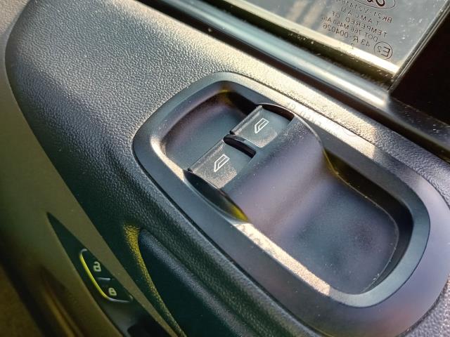 2022 Ford Transit Custom 300 L1 2.0TDCI 105PS LOW ROOF DOUBLE CAB EURO 6 (FL72SVK) Image 38