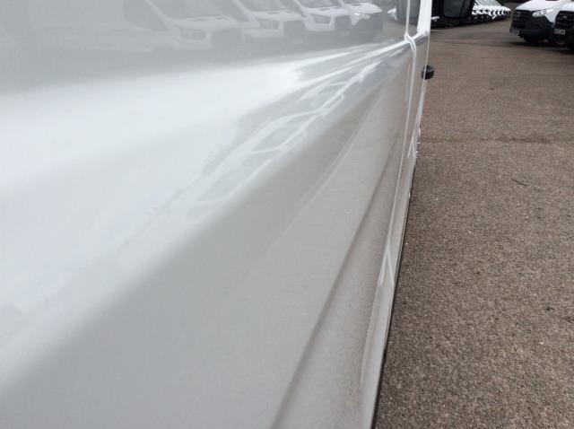 2022 Renault Trafic Ll30 Blue Dci 130 Business+ Van (FL72VWR) Image 40