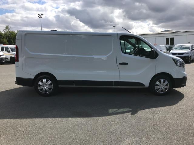 2022 Renault Trafic Ll30 Blue Dci 130 Business+ Van (FL72VWR) Image 12