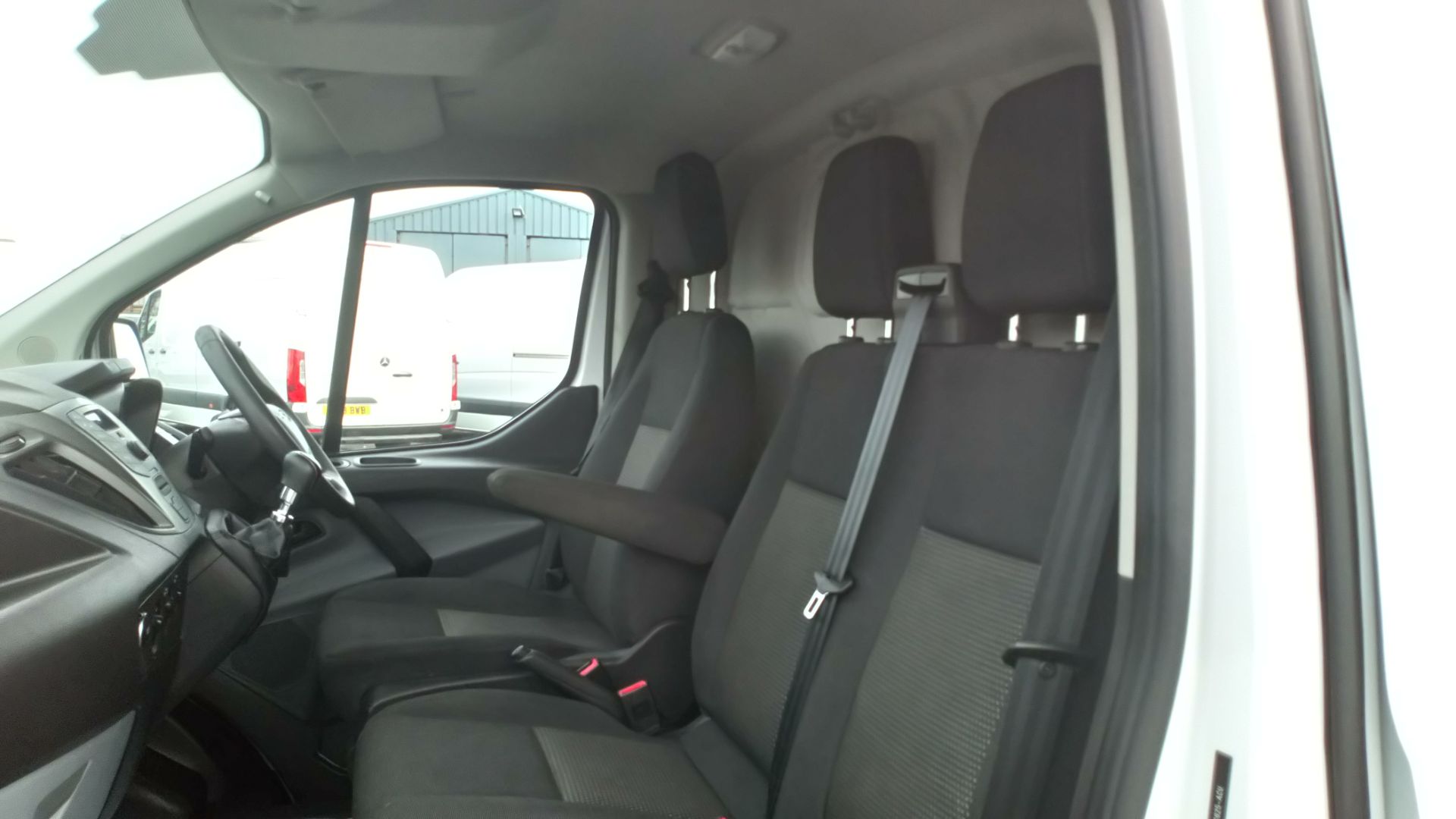 2017 Ford Transit Custom 2.0 Tdci 105Ps Low Roof Van (FN67ZTW) Thumbnail 15