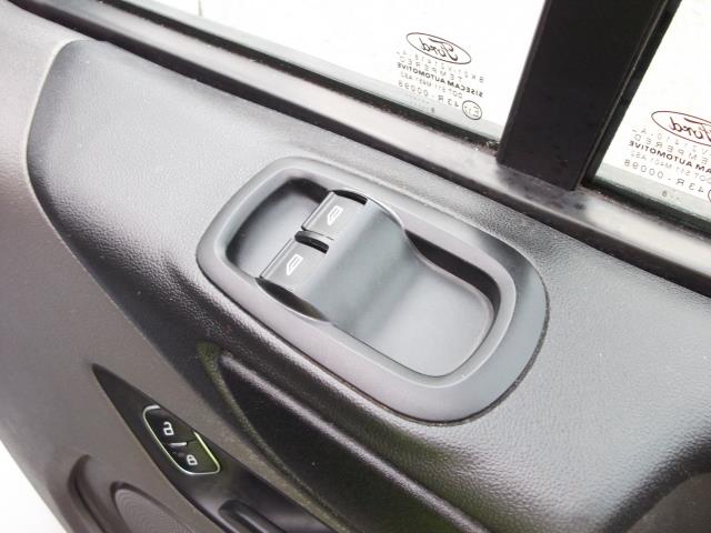 2018 Ford Transit Custom 2.0 Tdci 105Ps Low Roof Van Euro 6 (FN68ZNX) Image 17