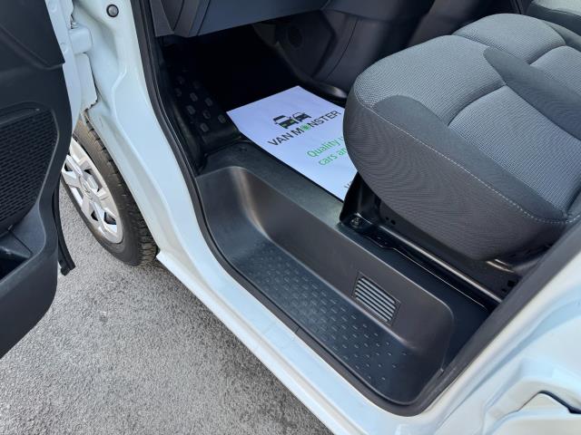 2022 Renault Trafic Ll30 Blue DCI 130 Business+ Van (FN72HHY) Image 38