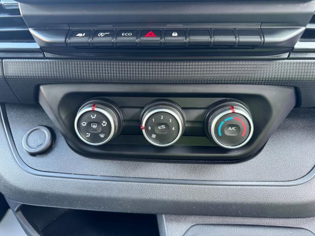 2022 Renault Trafic Ll30 Blue DCI 130 Business+ Van (FN72HHY) Image 31