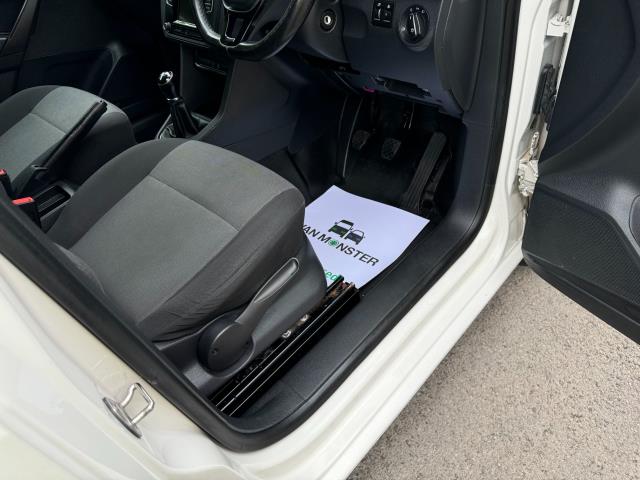 2019 Volkswagen Caddy 2.0 Tdi Bluemotion Tech 102Ps Startline Van (GD19VBO) Image 17