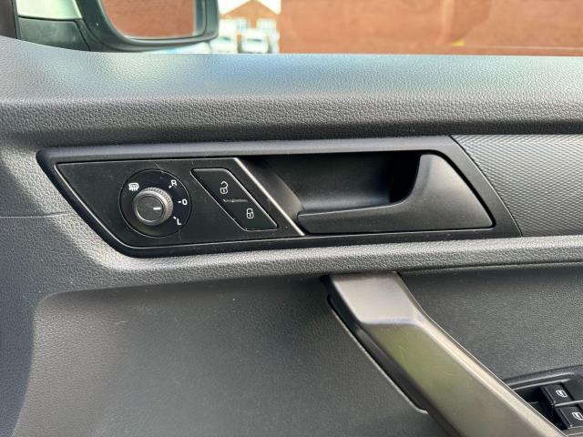 2018 Volkswagen Caddy 2.0 Tdi Bluemotion Tech 102Ps Highline Nav Van (GF18XTZ) Thumbnail 18