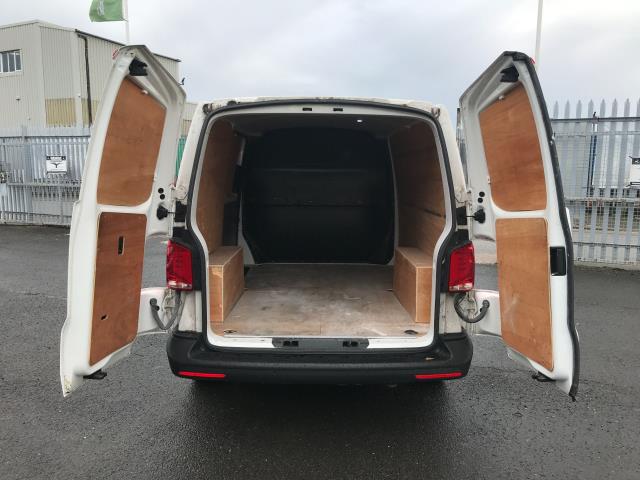 2022 Volkswagen Transporter T28 SWB STARTLINE 110PS BUSINESS  AIR CON  EURO 6 (GF22LVV) Image 25