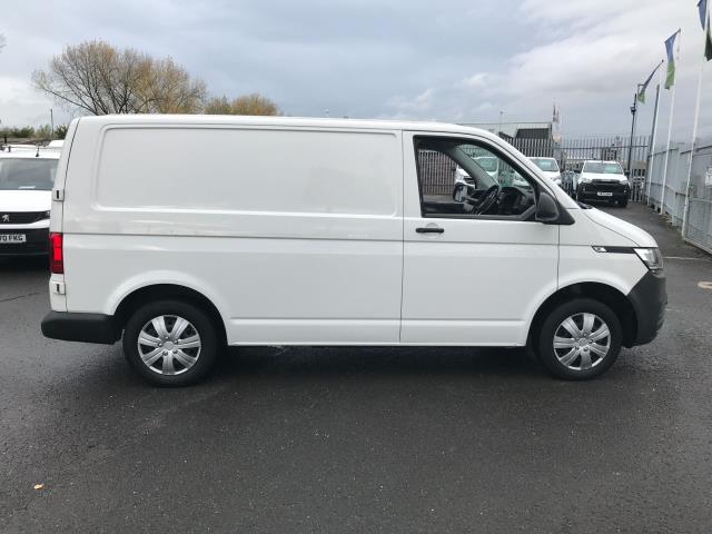 2022 Volkswagen Transporter T28 SWB STARTLINE 110PS BUSINESS  AIR CON  EURO 6 (GF22LVV) Image 6