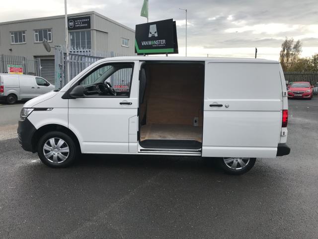 2022 Volkswagen Transporter T28 SWB STARTLINE 110PS BUSINESS  AIR CON  EURO 6 (GF22LVV) Image 10