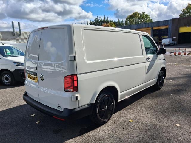 2022 Volkswagen Transporter T28 SWB STARTLINE 110PS BUSINESS  AIR CON  EURO 6 (GF22OYT) Image 24