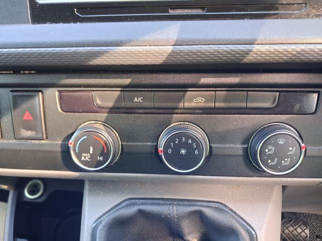 2022 Volkswagen Transporter T28 SWB STARTLINE 110PS BUSINESS  AIR CON  EURO 6 (GF22OYT) Image 18