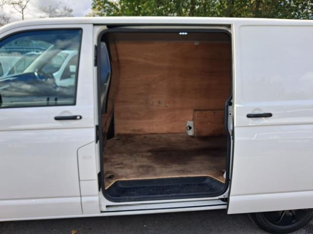 2022 Volkswagen Transporter T28 SWB STARTLINE 110PS BUSINESS  AIR CON  EURO 6 (GF22OYT) Image 22