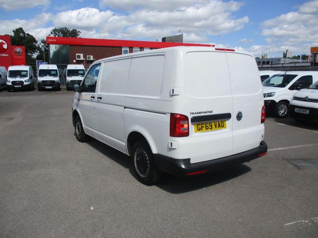 2019 Volkswagen Transporter T28 SWB 2.0TDI BMT 102PS STARTLINE (GF69VAO) Image 9