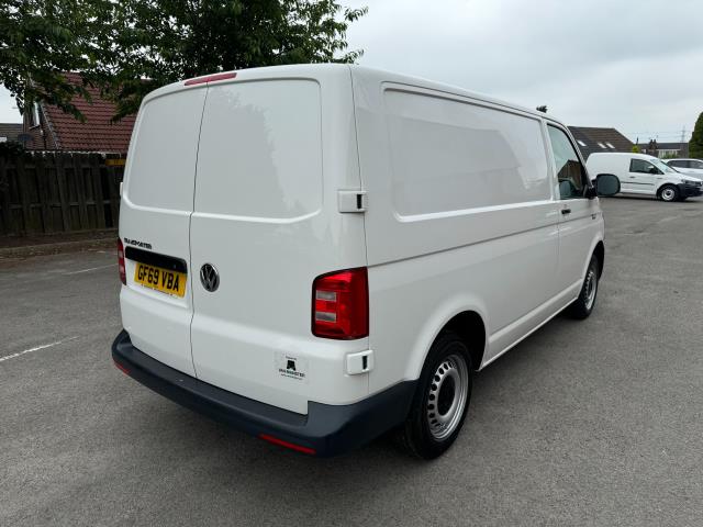 2019 Volkswagen Transporter 2.0 TDI BMT T28 SWB 102 Startline Van Euro 6 (GF69VBA) Image 9