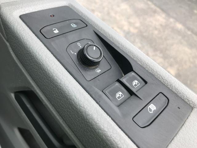 2020 Volkswagen Transporter T28 SWB STARTLINE 110PS BUSINESS  AIR CON  EURO 6 (GF70WJO) Image 38