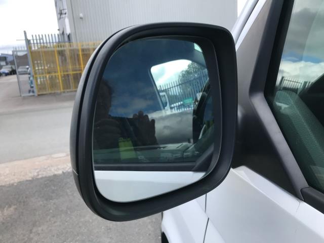 2020 Volkswagen Transporter T28 SWB STARTLINE 110PS BUSINESS  AIR CON  EURO 6 (GF70WJO) Image 40