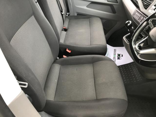 2020 Volkswagen Transporter T28 SWB STARTLINE 110PS BUSINESS  AIR CON  EURO 6 (GF70WJO) Image 13