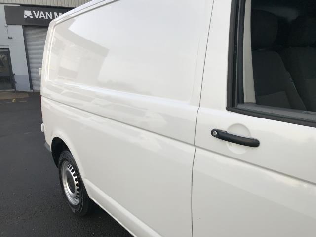 2020 Volkswagen Transporter T28 SWB STARTLINE 110PS BUSINESS  AIR CON  EURO 6 (GF70WVO) Image 22