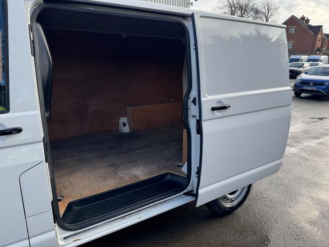 2020 Volkswagen Transporter T28 SWB STARTLINE 110PS BUSINESS  AIR CON  EURO 6 (GF70WVO) Image 46