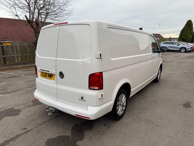 2021 Volkswagen Transporter 2.0 TDI 110 Highline Van (GJ21VMP) Image 9