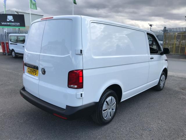 2021 Volkswagen Transporter T28 SWB STARTLINE 110PS BUSINESS  AIR CON  EURO 6 (GJ71FFS) Image 4