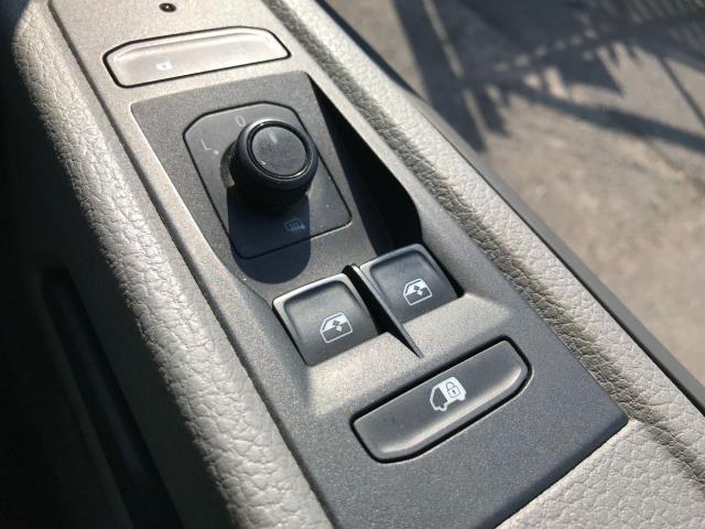 2021 Volkswagen Transporter T28 SWB STARTLINE 110PS BUSINESS  AIR CON  EURO 6 (GJ71FFS) Image 40