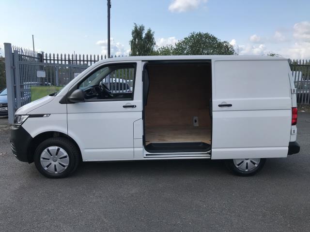 2021 Volkswagen Transporter T28 SWB STARTLINE 110PS BUSINESS  AIR CON  EURO 6 (GJ71FFS) Image 10
